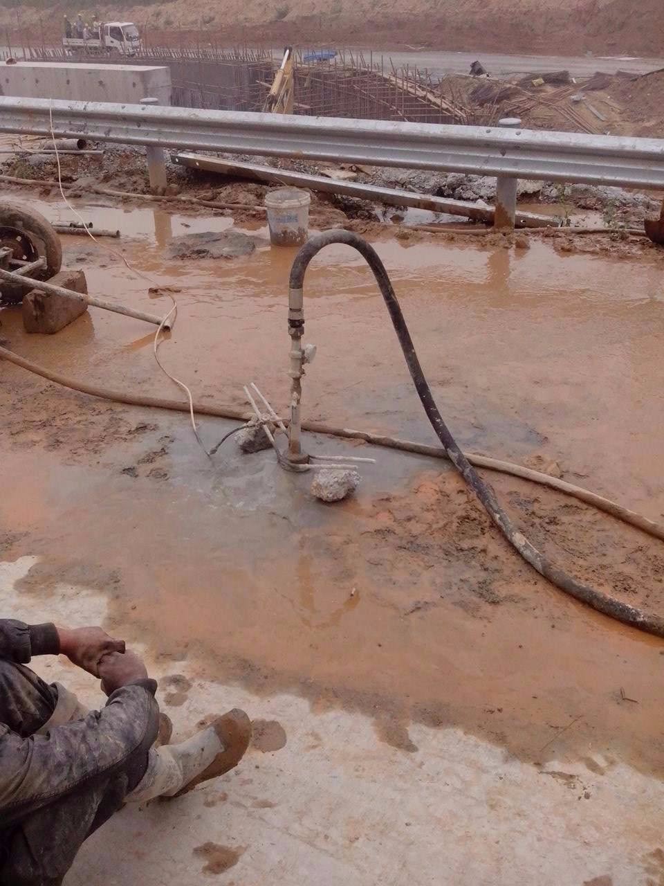 屏边路基压密注浆